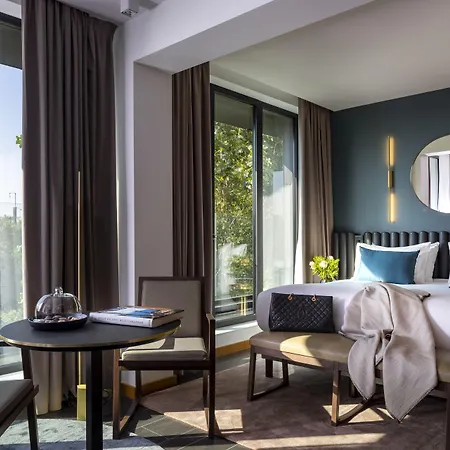 Howard Sur Seine - Paris La Defense